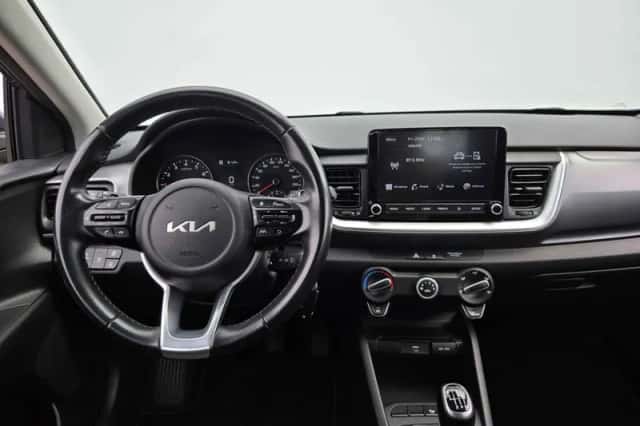 Kia Stonic (2022) thumbnail 3
