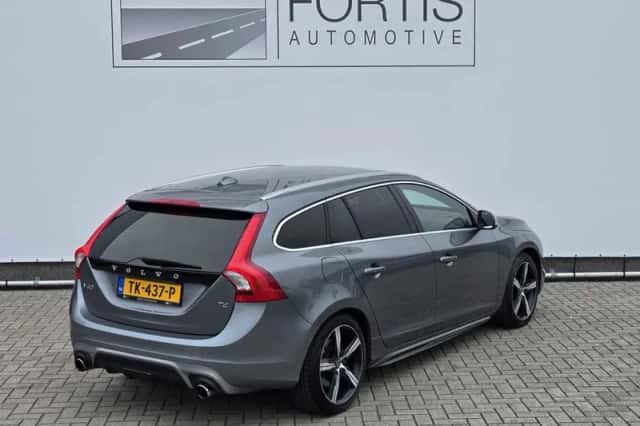 Volvo V60 (2018) thumbnail 2