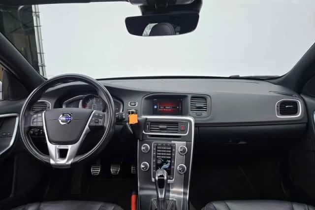 Volvo V60 (2018) thumbnail 3