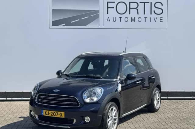 MINI Countryman (2016) thumbnail 1