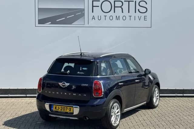 MINI Countryman (2016) thumbnail 2