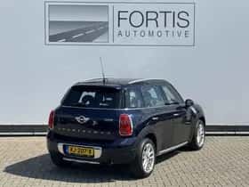 MINI Countryman (2016) thumbnail 2