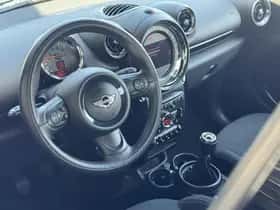 MINI Countryman (2016) thumbnail 4