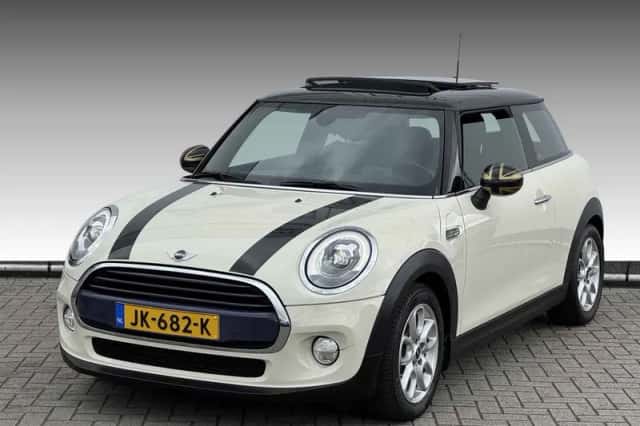 MINI Cooper (2016) thumbnail 1