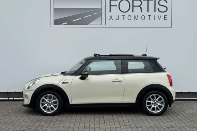 MINI Cooper (2016) thumbnail 3