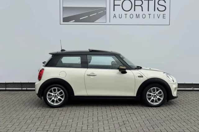 MINI Cooper (2016) thumbnail 4