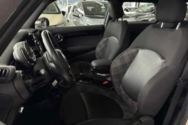 MINI Cooper (2016) thumbnail 5