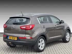 Kia Sportage (2011) thumbnail 2