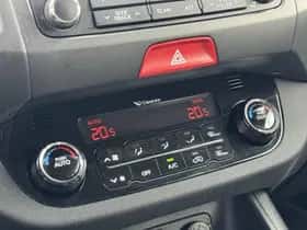 Kia Sportage (2011) thumbnail 12