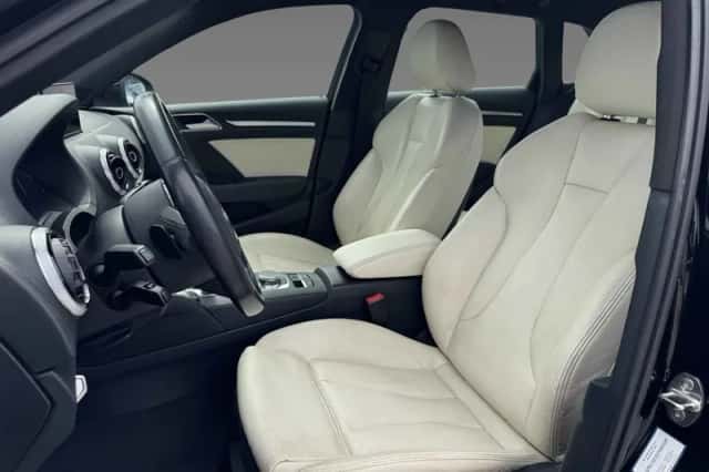 Audi A3 (2015) thumbnail 3
