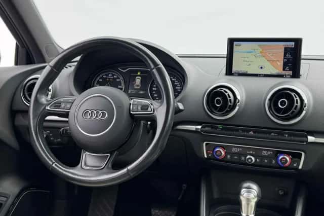 Audi A3 (2015) thumbnail 5