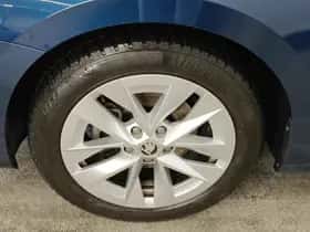 Škoda Octavia (2021) thumbnail 9