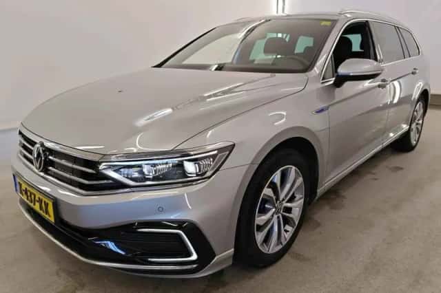 Volkswagen Passat (2021) thumbnail 1