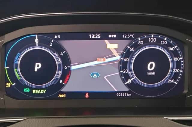 Volkswagen Passat (2021) thumbnail 4