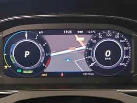 Volkswagen Passat (2021) thumbnail 4