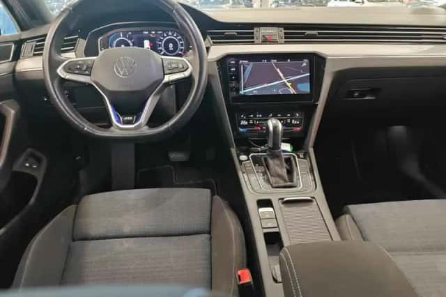 Volkswagen Passat (2021) thumbnail 6