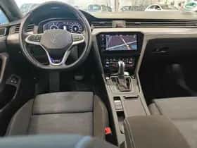 Volkswagen Passat (2021) thumbnail 6