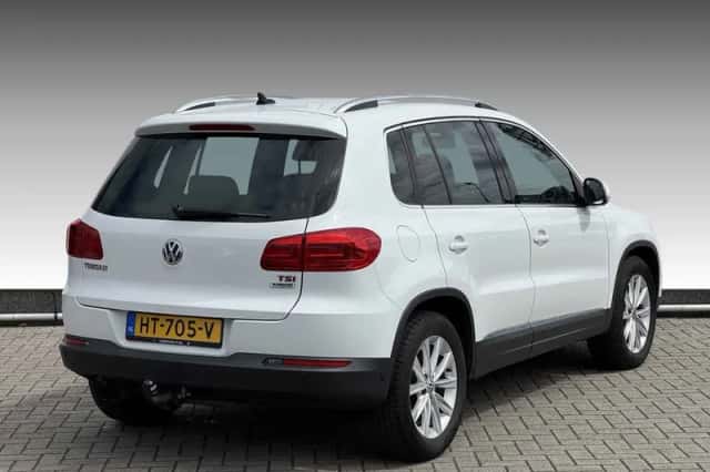 Volkswagen Tiguan (2016) thumbnail 2
