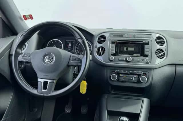 Volkswagen Tiguan (2016) thumbnail 3