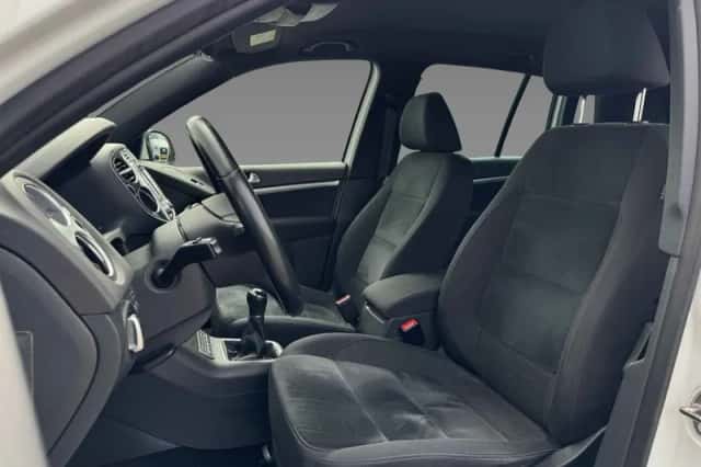Volkswagen Tiguan (2016) thumbnail 6
