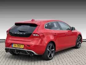 Volvo V40 (2013) thumbnail 2