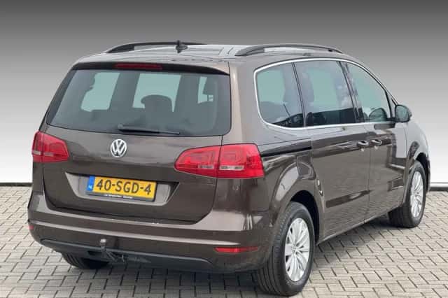 Volkswagen Sharan (2011) thumbnail 2