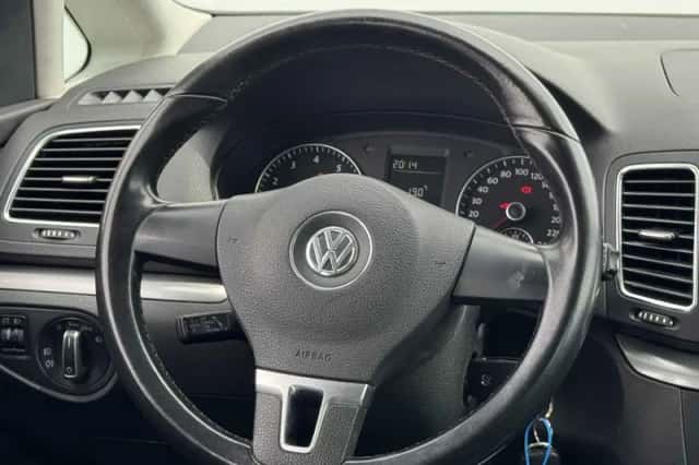 Volkswagen Sharan (2011) thumbnail 3