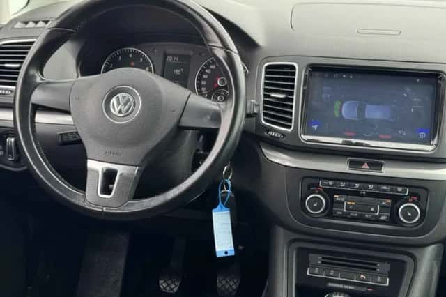 Volkswagen Sharan (2011) thumbnail 4