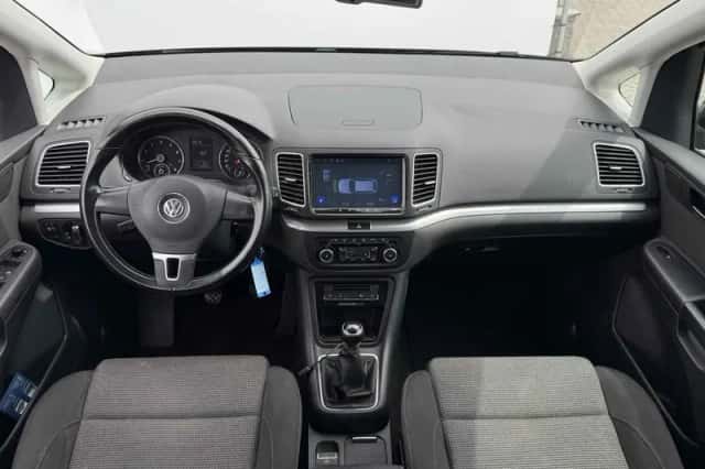 Volkswagen Sharan (2011) thumbnail 6