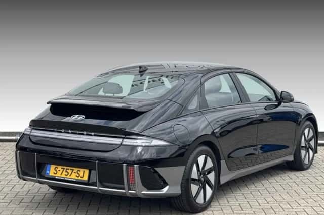 Hyundai Ioniq 6 (2023) thumbnail 2