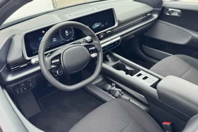 Hyundai Ioniq 6 (2023) thumbnail 3