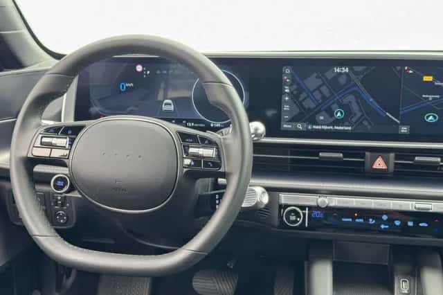 Hyundai Ioniq 6 (2023) thumbnail 4