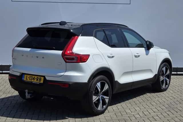 Volvo XC40 (2021) thumbnail 2