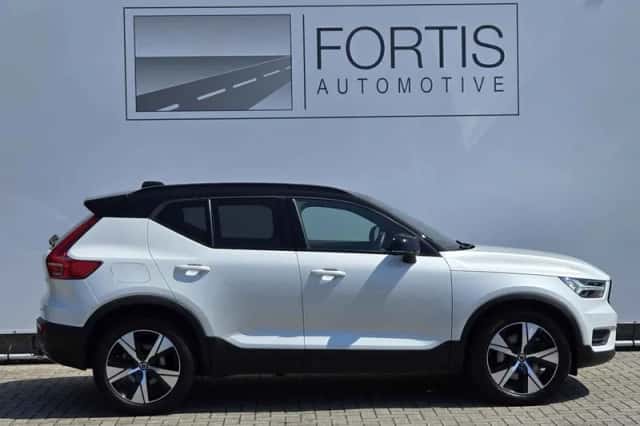 Volvo XC40 (2021) thumbnail 3
