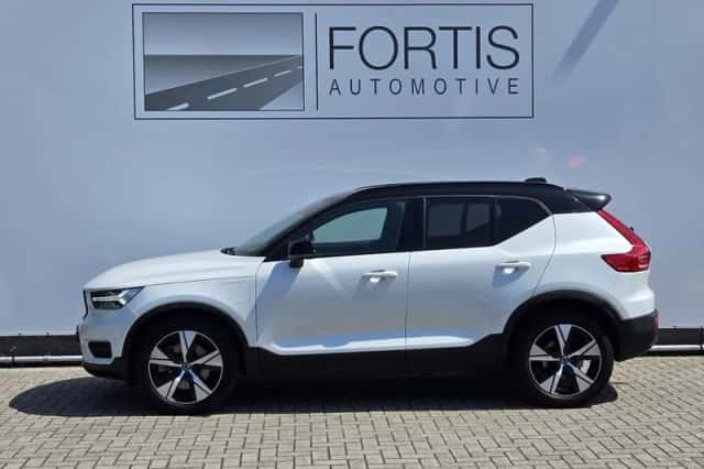 Volvo XC40 (2021) thumbnail 4