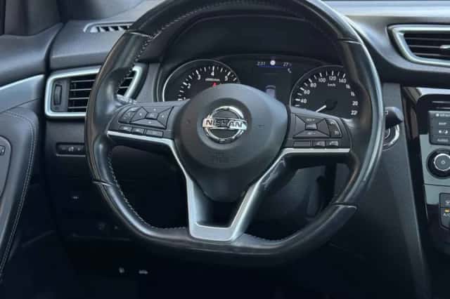 Nissan Qashqai (2019) thumbnail 3