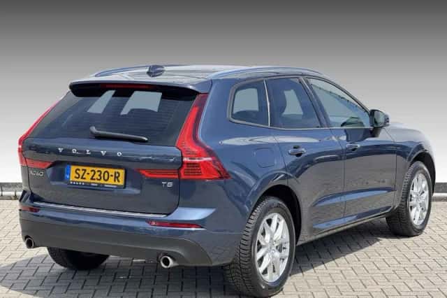 Volvo XC60 (2018) thumbnail 2
