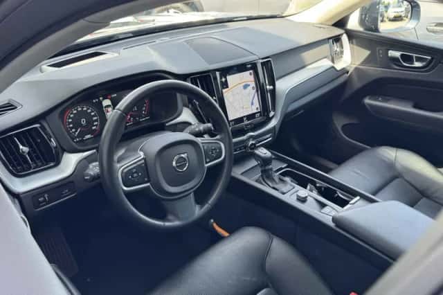 Volvo XC60 (2018) thumbnail 3