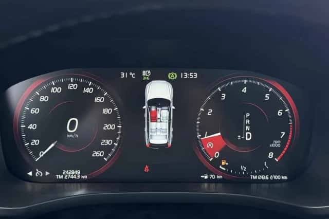 Volvo XC60 (2018) thumbnail 6