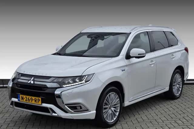 Mitsubishi Outlander (2020) thumbnail 1