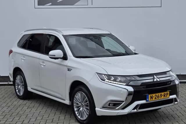 Mitsubishi Outlander (2020) thumbnail 5