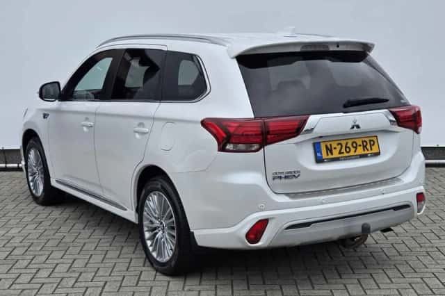 Mitsubishi Outlander (2020) thumbnail 6