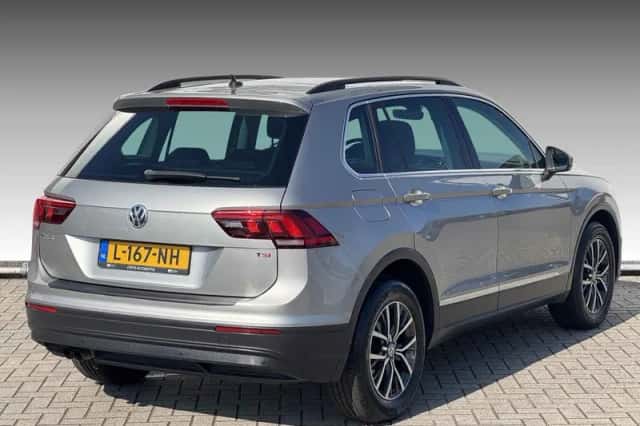 Volkswagen Tiguan (2017) thumbnail 2