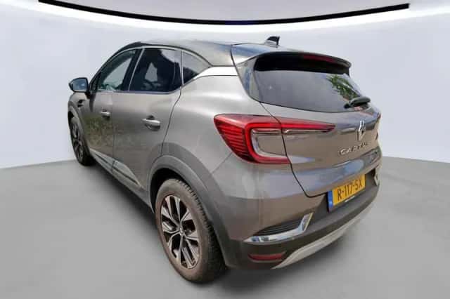 Renault Captur (2022) thumbnail 2