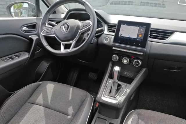 Renault Captur (2022) thumbnail 4