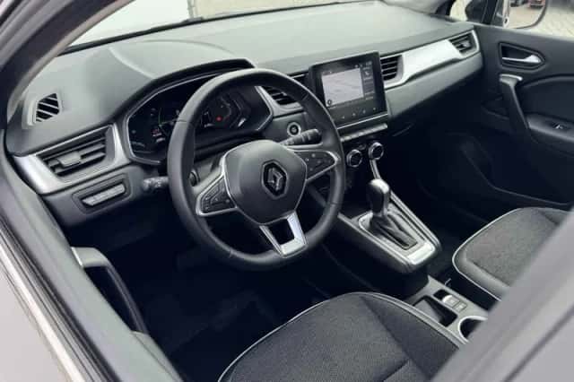 Renault Captur (2022) thumbnail 3