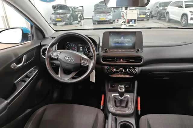 Hyundai Kona (2021) thumbnail 2