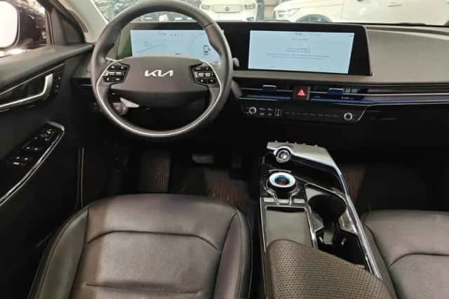 Kia EV6 (2023) thumbnail 3