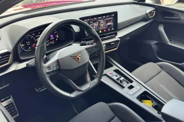 CUPRA Leon (2022) thumbnail 3