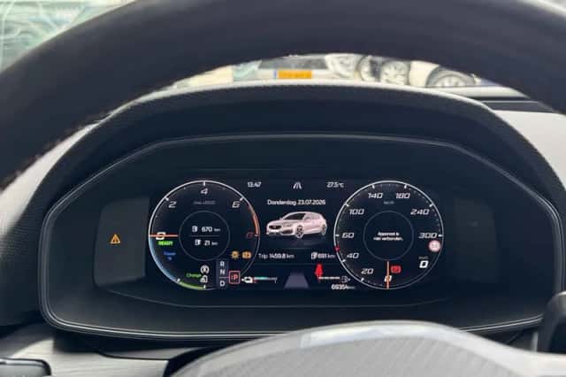 CUPRA Leon (2022) thumbnail 5
